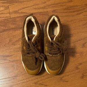 NWT belovely Fleece Brown Shoes 8